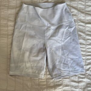 ALO Yoga Camo Vapor Bike Shorts